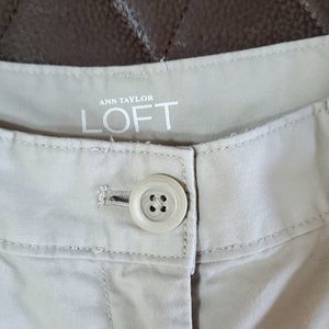 LOFT VEUC Sz 4 Curvy Khaki Shorts